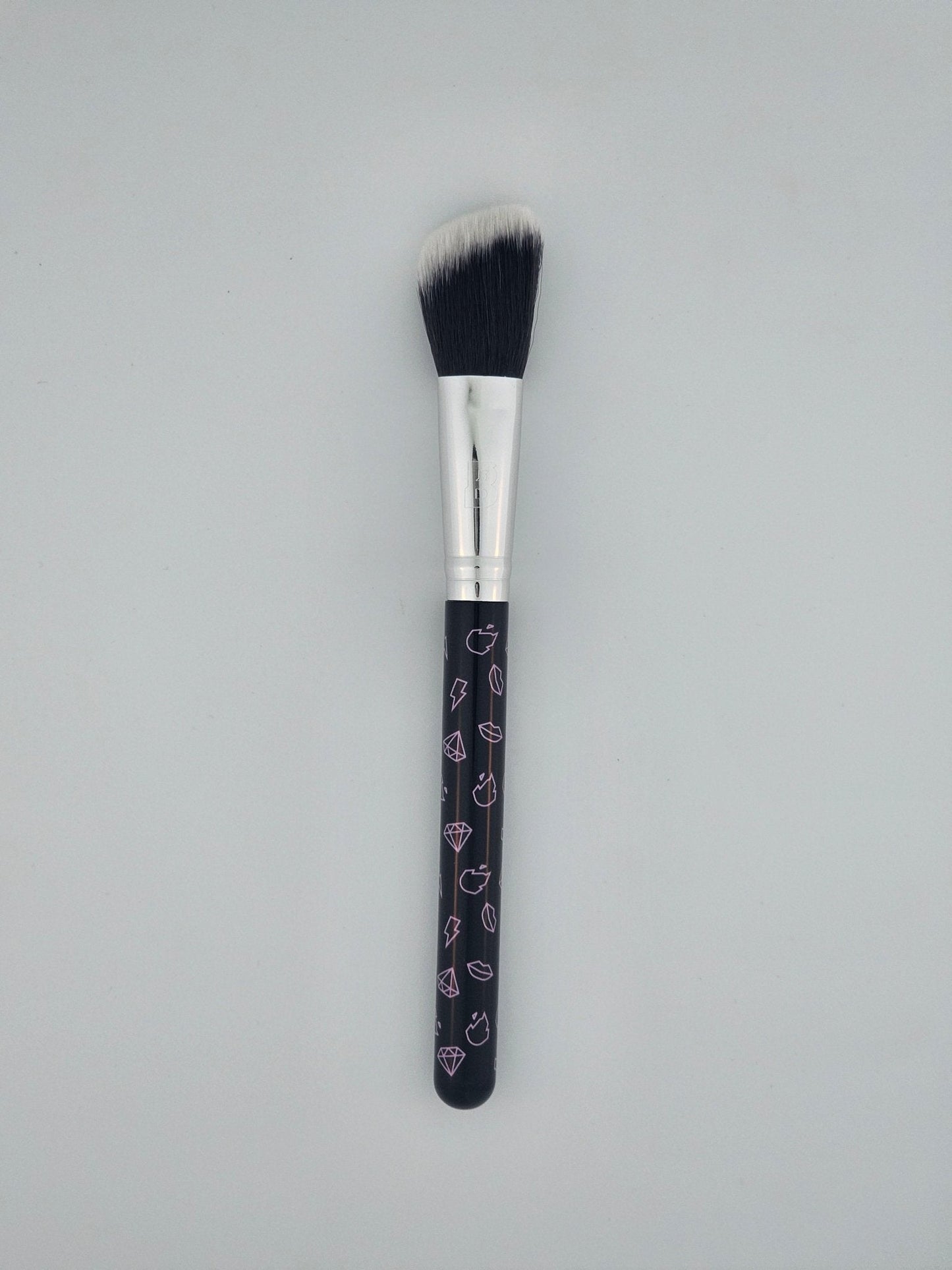 Beauty Bay Iconic Black Angled Blush/Contour Brush Perfect Precision for Contouring — makeup brush on white background