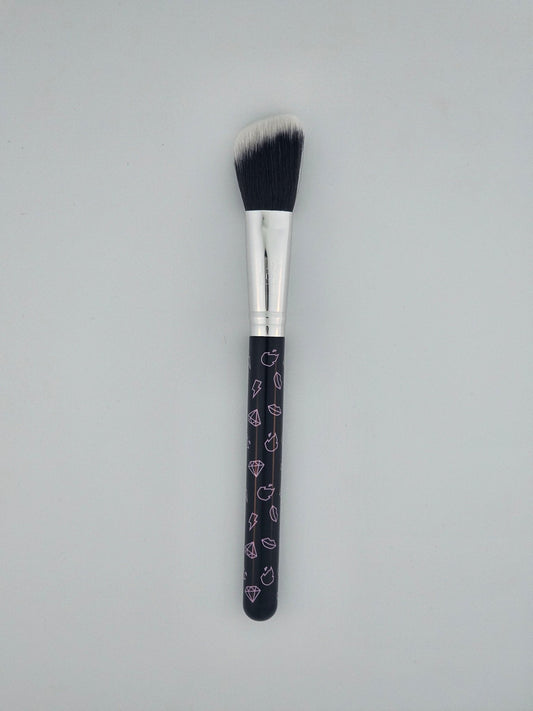 Beauty Bay Iconic Black Angled Blush/Contour Brush Perfect Precision for Contouring — makeup brush on white background