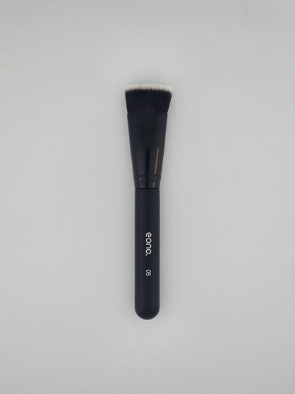 Eono 05 Flat Top Foundation Brush Seamless, Streak Free Application — makeup brush on white background