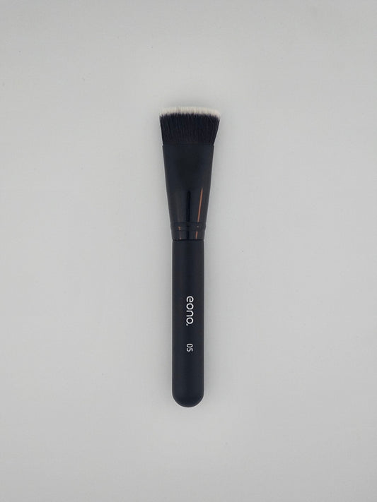 Eono 05 Flat Top Foundation Brush Seamless, Streak Free Application — makeup brush on white background