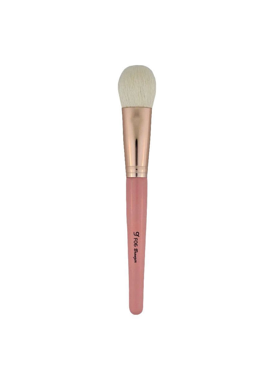 Flawless Bronzer Makeup Brush Seamless Sun Kissed Glow — makeup brush on white background