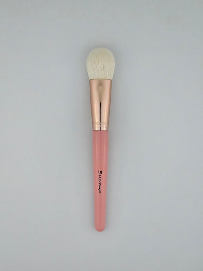 Flawless Bronzer Makeup Brush Seamless Sun Kissed Glow — makeup brush on white background