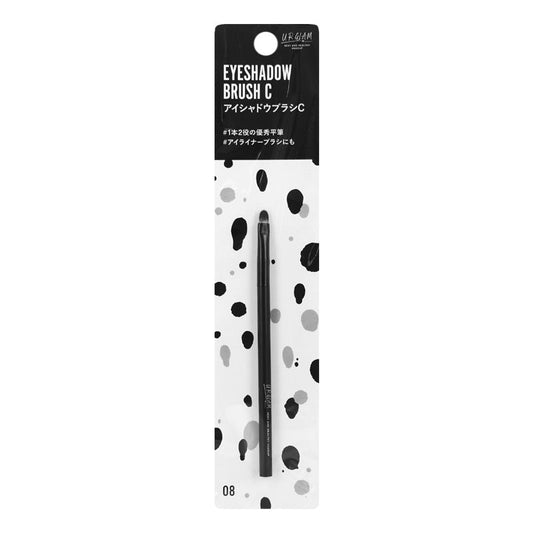 UR GLAM Eyeshadow Makeup Brush C 08 Expert Blending for Perfect Eyeshadow — makeup brush on white background